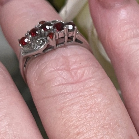 Kay Sterling Silver Garnet Ring Intricate Design Red Gemstones Band size 6 - Picture 6 of 9